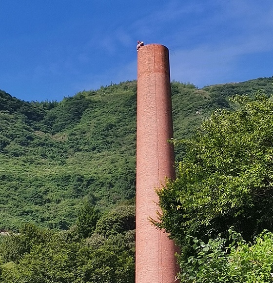 烟囱拆除公司:专业技艺与安全效率的完美结合